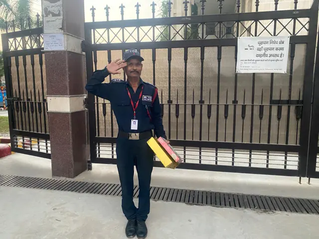 Gate Guard — TOP2 Security personnel