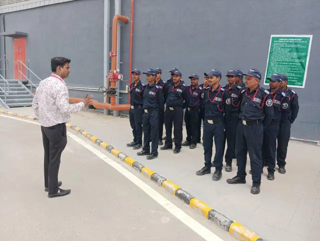 Morning Briefing Warehouse — TOP2 Security personnel